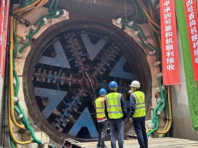 今天,轨道交通18号线二期呼兰路站至爱辉路站区间上行线的盾构机顺利抵达目的地 采访对象供图